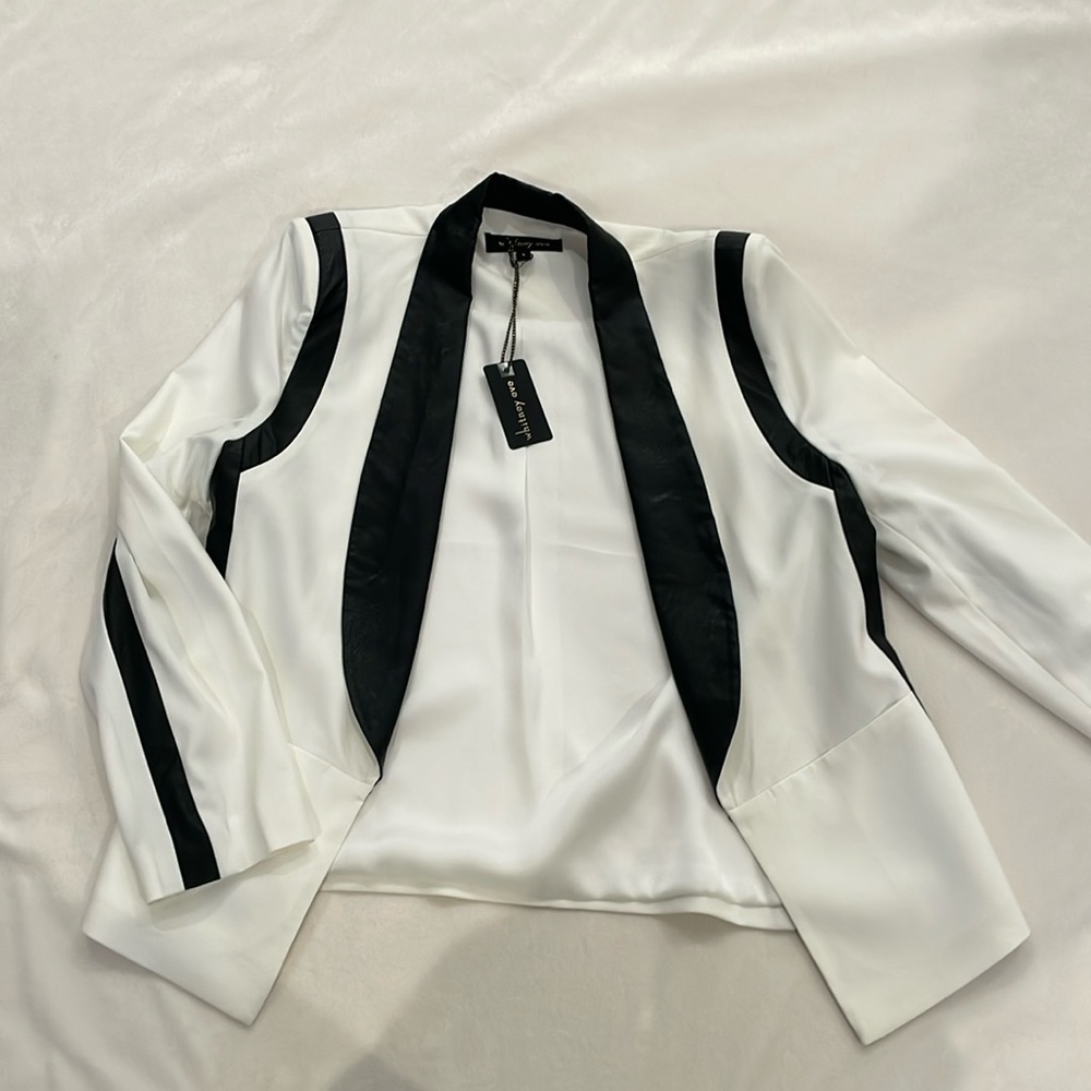 Whitney Eve new black and white large blazer
